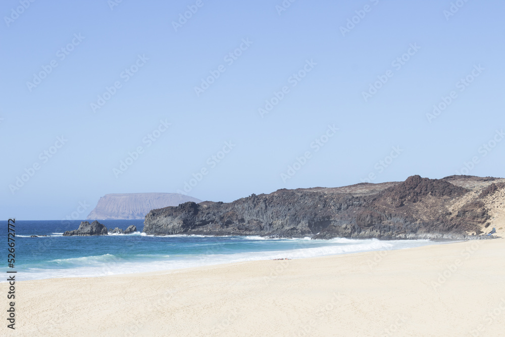 Playa de las Conchas with Mount Clara in the background. The island La Graciosa, Lanzarote, Canary Islands, Spain