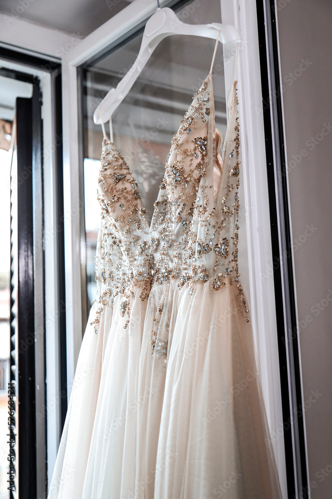 Vestito elegante con diamanti Cenerentola Vestito elegante con diamanti Cenerentola