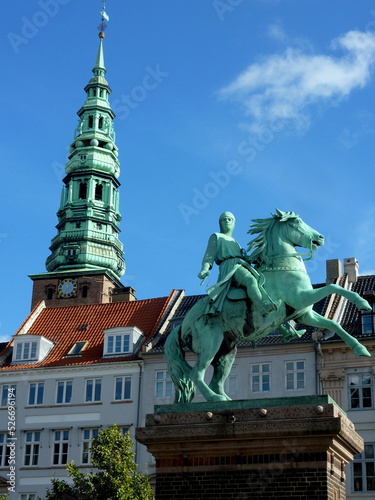Reiterstandbild von bischof absalon und der turm von st. nikolaj kirche photo