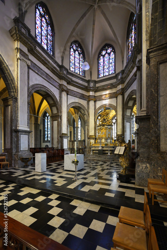 Quadro su tela Gothic Church of Our Lady, Central Nave, Kortrijk, Belgium