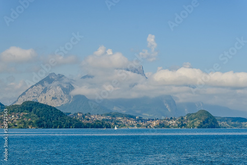 Spiez, Schloss, Dorf, Thunersee, Niesen, Stockhorn, Merligen, Seeufer, Morgennebel, Wolken, Alpen, Schweizer Berge, Wassersport, Schifffahrt, Seerundfahrt, Wanderweg, Berner Oberland, Sommer, Schweiz photo