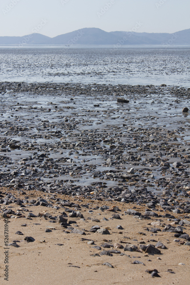It is a beach with tidal flats.