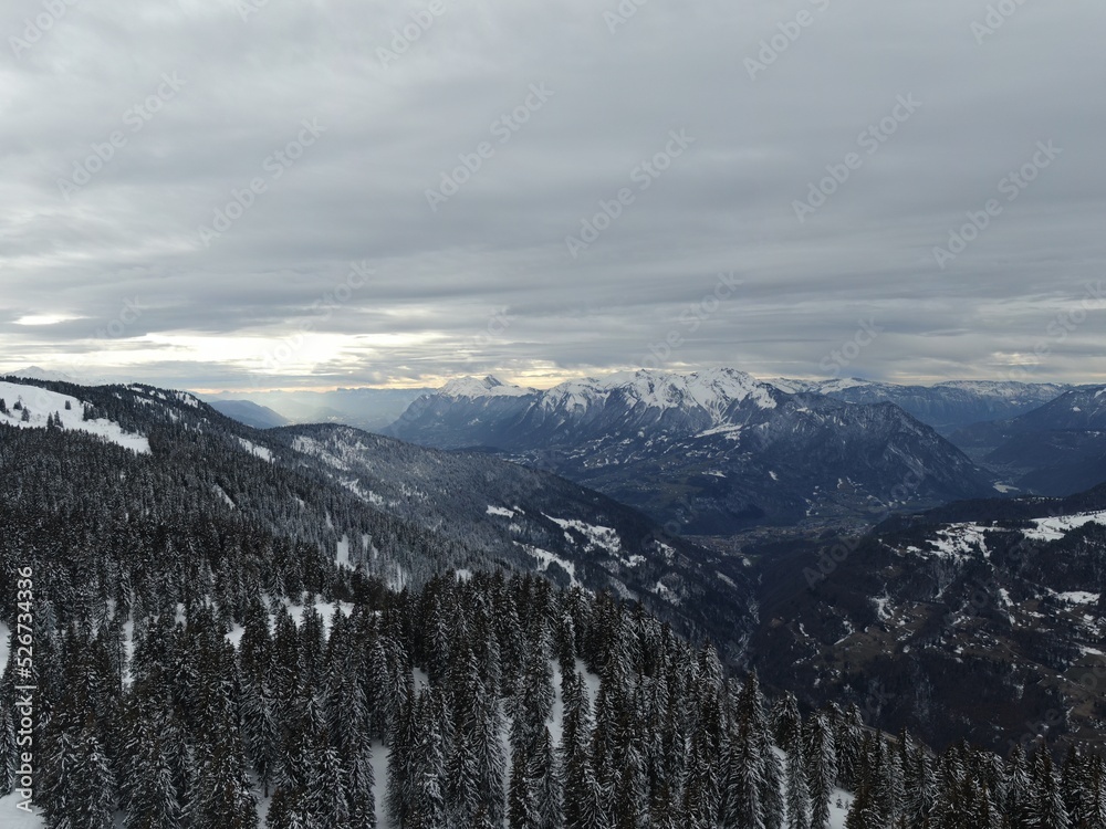 Photo 48MP du Mont d'Arménaz (Alpes françaises, vallée. d'Albertville) sous la neige, Drone Mavic 2, Les saisies Hauteluce.