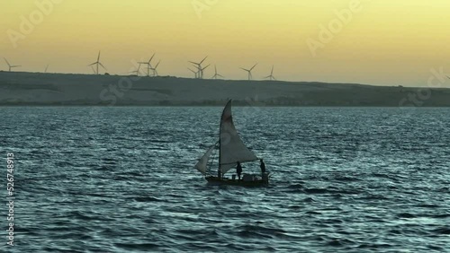 Barco por do sol eolicas photo