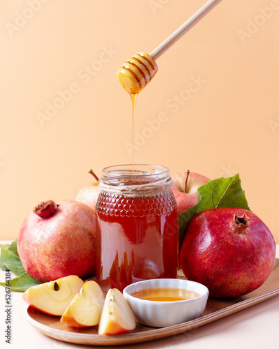 Konstfotografi Web banner with apples, jar of honey and pomegranates on tray for Jewish holiday