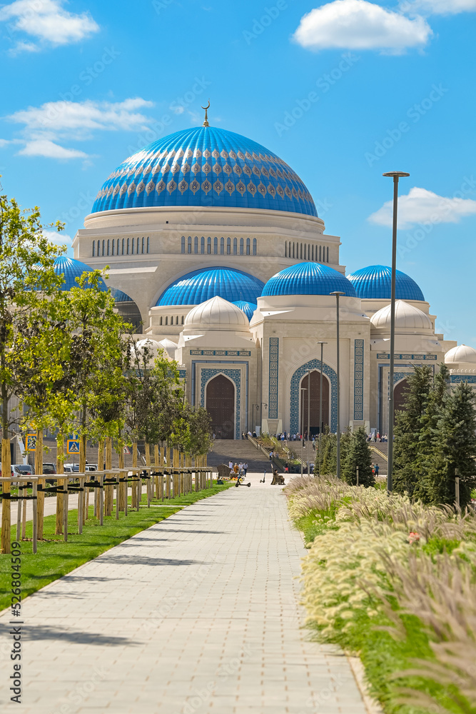 Naklejka premium Dome, a beautiful mosque. biggest mosque.architecture, mosque, taj mahal, islam, religion, agra, building, taj, monument, travel, marble, minaret, asia, sky, culture, tourism, famous, city, palace