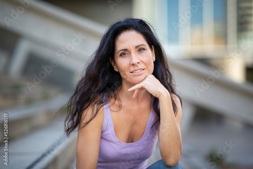 Beautiful mature woman with her hand on chin Free Download Beautiful mature woman with her hand on chin - GFXLoad