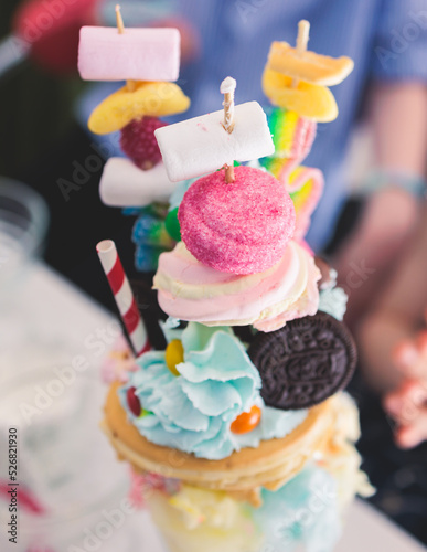 Fotografía Over shake and freak shake, process of cooking extreme colorful milkshakes on a