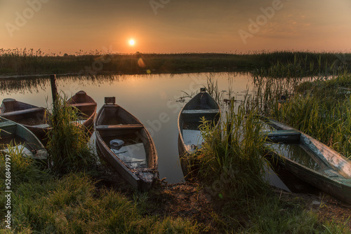 Łódki nad rzeką  Narew. Waniewo, Polska © Zbigniew