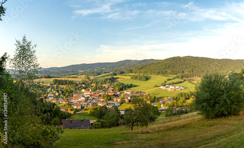 Blick auf den Ort Haibach in Niederbayern von der Burgruine - Panorama © Harald Schindler