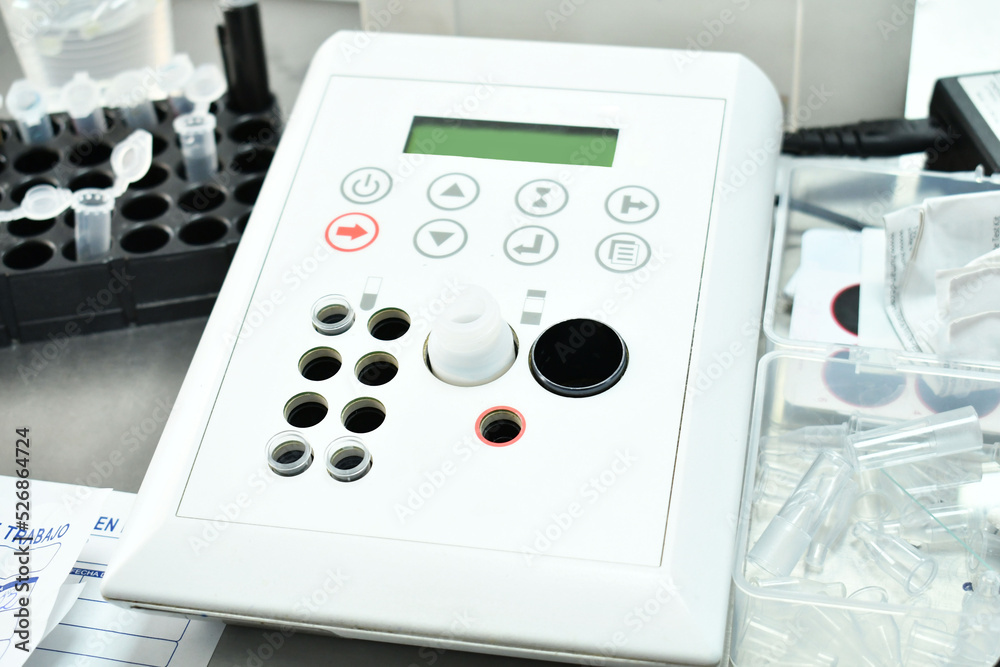 Equipo electronico para pruebas de diagnostico en laboratorio clinico. Equipo electronico para pruebas de diagnostico en laboratorio clinico.