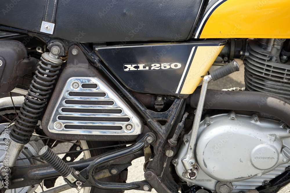 Honda XL 250 Enduro der Siebzigerjahre in Gelb und Schwarz am 28.08. ...