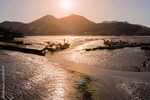 Photos 황혼무렵, 영광대교 부근 갯벌의 풍경-A view of the tidal flats near Yeonggwang Bridge at dusk