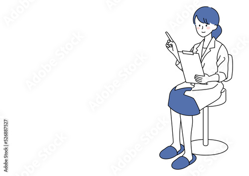 椅子に座り問診や説明をする女性医師