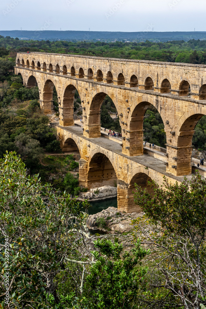 Obraz premium View of the roman bridge of Gard in France