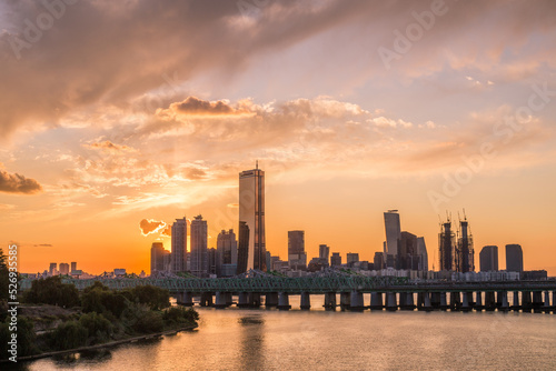 the beautiful sunset of the Han River in Seoul © 박효철
