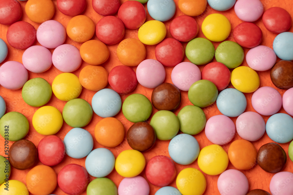 たくさんのマーブルチョコレート