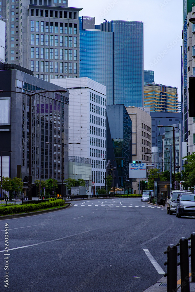 赤坂と面する永田町2丁目の外堀通りの風景