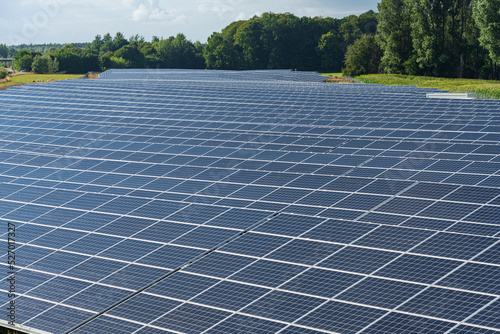 Fotovoltaikanlage zur Erzeugung von Grünem Strom  auf einem Feld in Schleswig-Holstein