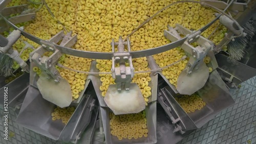 Portion for packing of dry breakfast in the form of rings. Plant for the production of rings and flakes using extrusion. Production of dry breakfast at the factory.