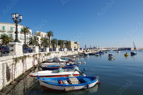 An der Kaimauer von Bari in Apulien, Italien