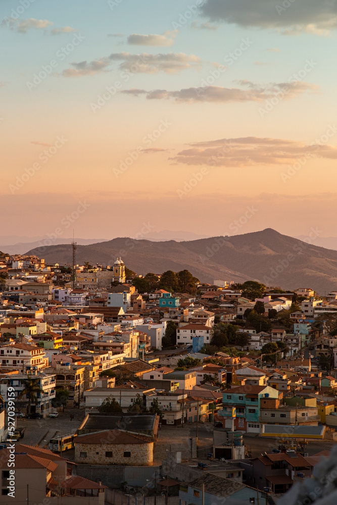 Pôr do sol com vista da cidade de São Thomé das Letras, Minas Gerais