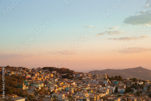 Pôr do sol com vista da cidade de São Thomé das Letras, Minas Gerais