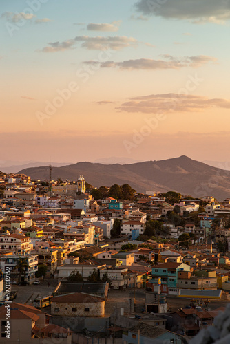 Pôr do sol com vista da cidade de São Thomé das Letras, Minas Gerais