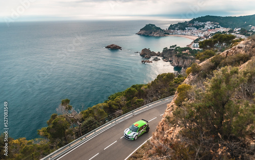 Valokuva Racing car in Tossa de Mar. Sea landscape in rallying.