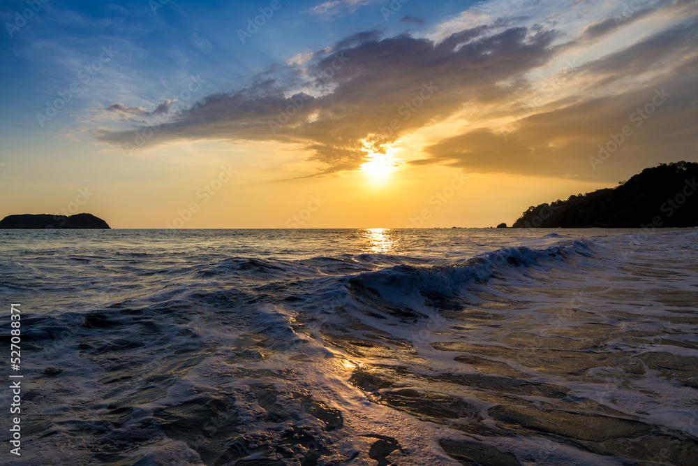 Obraz premium Sunset over the Manuel Antonio beach, Costa Rica.