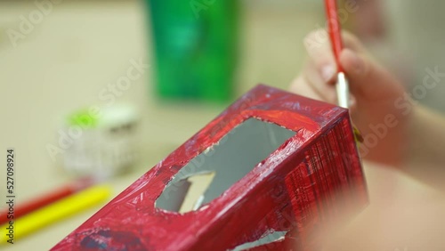 Schoolwork of painting recyclable boxes