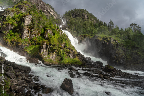 Zwillings Wasserfall Låtefossen bei Odda, Norwegen photo