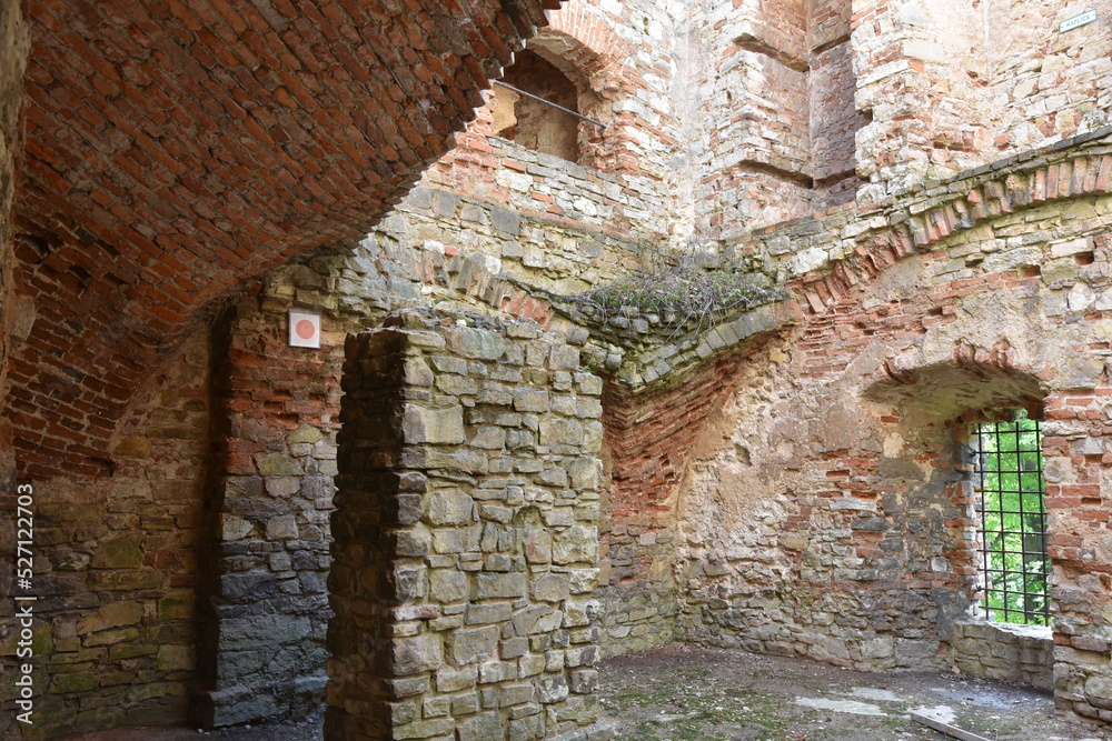 Zamek Lipowiec w Babicach, Wygiełzów, odbudowa zabytku, Małopolska