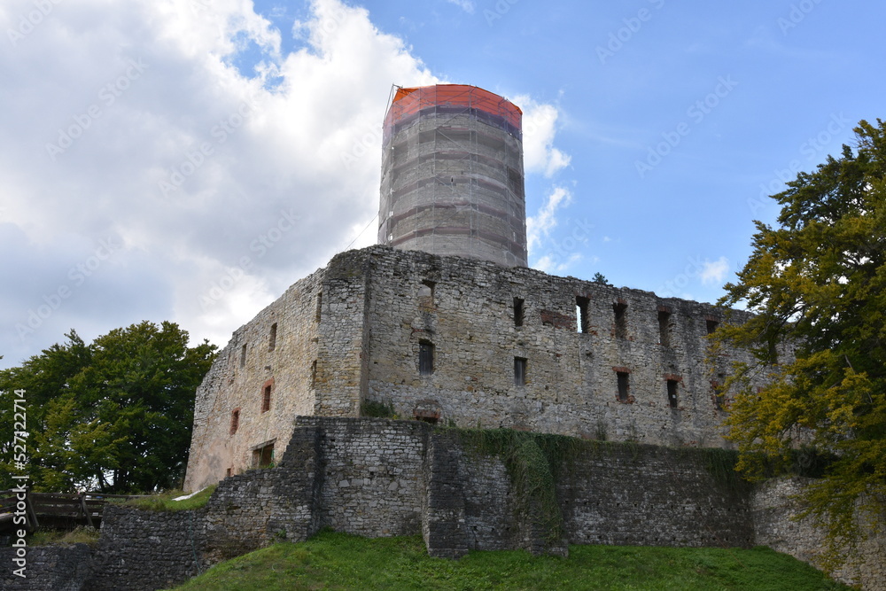 Zamek Lipowiec w Babicach, Wygiełzów, odbudowa zabytku, Małopolska