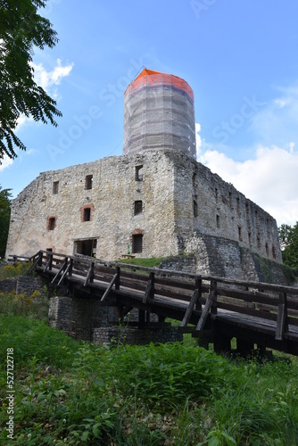 Zamek Lipowiec w Babicach, Wygiełzów, odbudowa zabytku, Małopolska