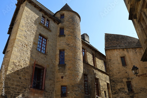 Batiment typique, vue de l'extérieur, ville Sarlat La Caneda, département de la Dordogne, France
