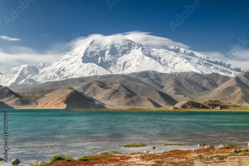 Obraz na płótnie Muztagata snow mountain and Lake Karakul landscape in Kashgar city Xinjiang Uygur Autonomous Region, China