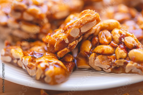 Pé de moleque. Doce brasileiro de amendoim chamado de pé de moleque e que no inglês seria algo como peanut brittle. Comida brasileira, sobremesa, lanche. photo