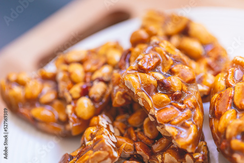 Pé de moleque. Doce brasileiro de amendoim chamado de pé de moleque e que no inglês seria algo como peanut brittle. Comida brasileira, sobremesa, lanche. photo