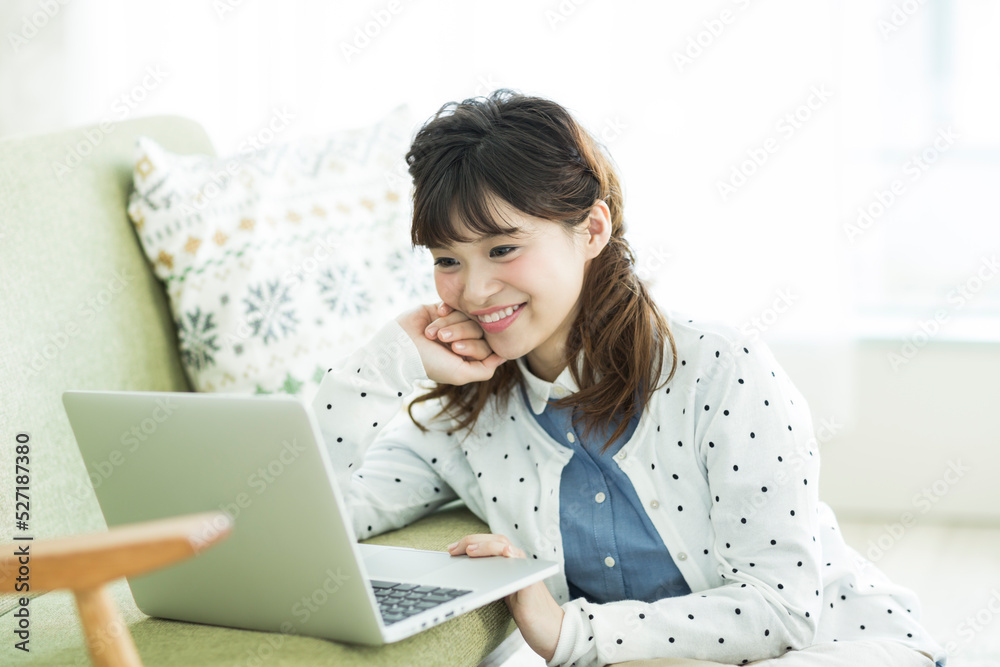 若い女性 若い女性
