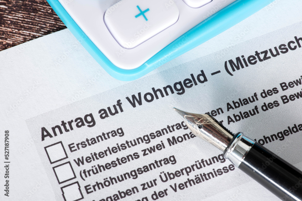 Antrag auf Wohngeld, Taschenrechner und ein Stift Stock Photo Adobe Stock