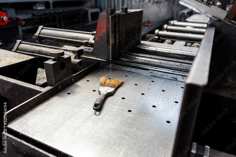鉄鋼加工、バンドソーの作業場 Steel processing, band saw workshop 鉄鋼加工、バンドソーの作業場 Steel processing, band saw workshop