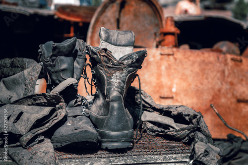 Valokuva Fragments of burnt boots and clothes of a Russian soldier on a wrecked armored v