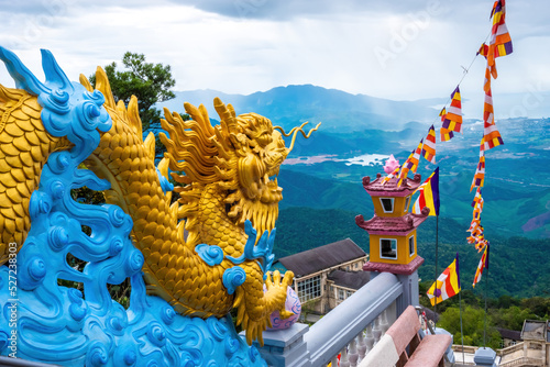 Foto view of Ling Ung pagoda, Ba Na hill, Da Nang, Vietnam