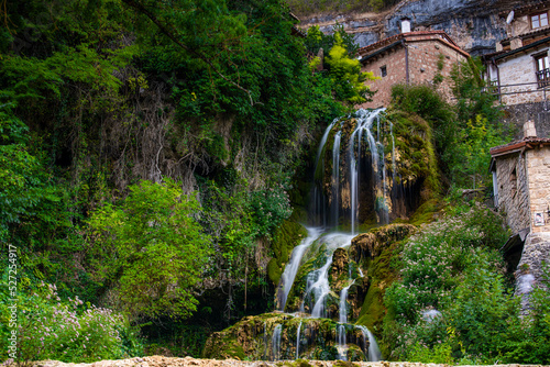 Tableau sur toile Orbaneja del Castillo Burgos