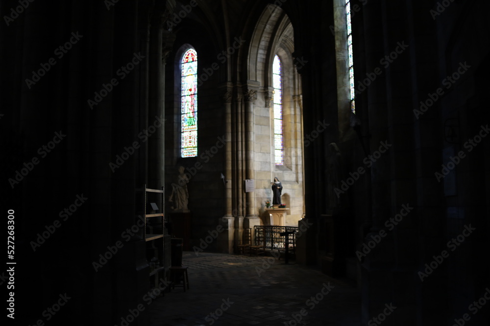 L'église Notre Dame de Bergerac, de style neo gothique, intérieur de l'église, ville Bergerac, département de la Dordogne, France