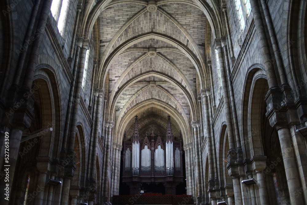 L'église Notre Dame de Bergerac, de style neo gothique, intérieur de l'église, ville Bergerac, département de la Dordogne, France