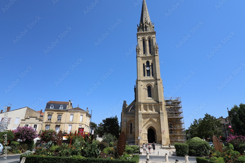 L'église Notre Dame de Bergerac, de style neo gothique, vue de l'extérieur, ville Bergerac, département de la Dordogne, France