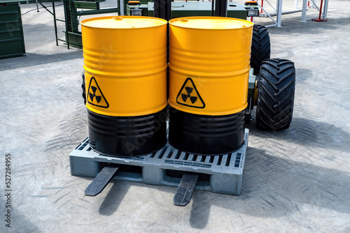 Barrels with radioactive wa...