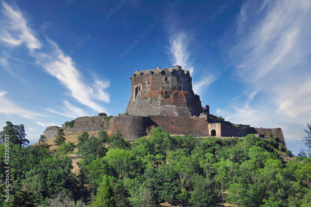 Le château de Murol en Auvergne région des volcans